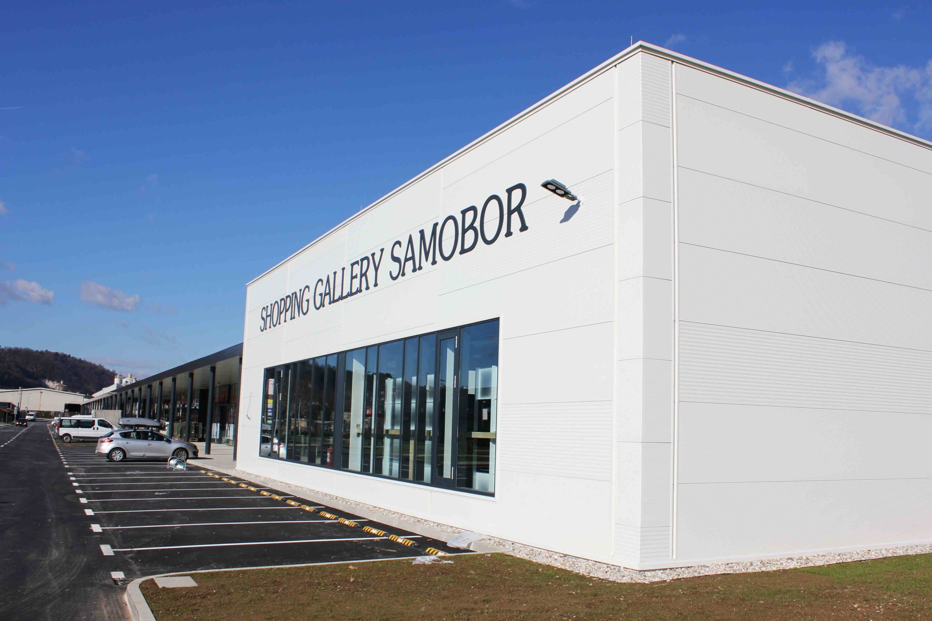 objava: 01.03.2016.

„Shopping Gallery Samobor“ - prvi retail park u Samoboru otvara svoja vrata 3. ožujka 2016...